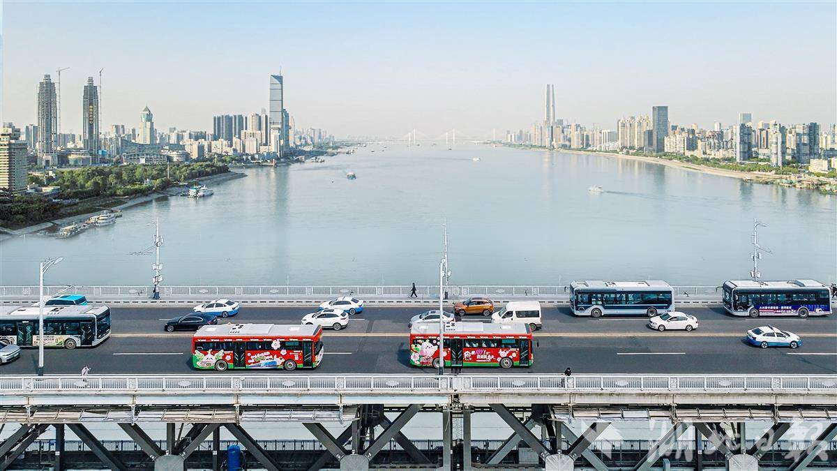 一票单日无限次乘坐，武汉文旅城市环游巴士开通运营